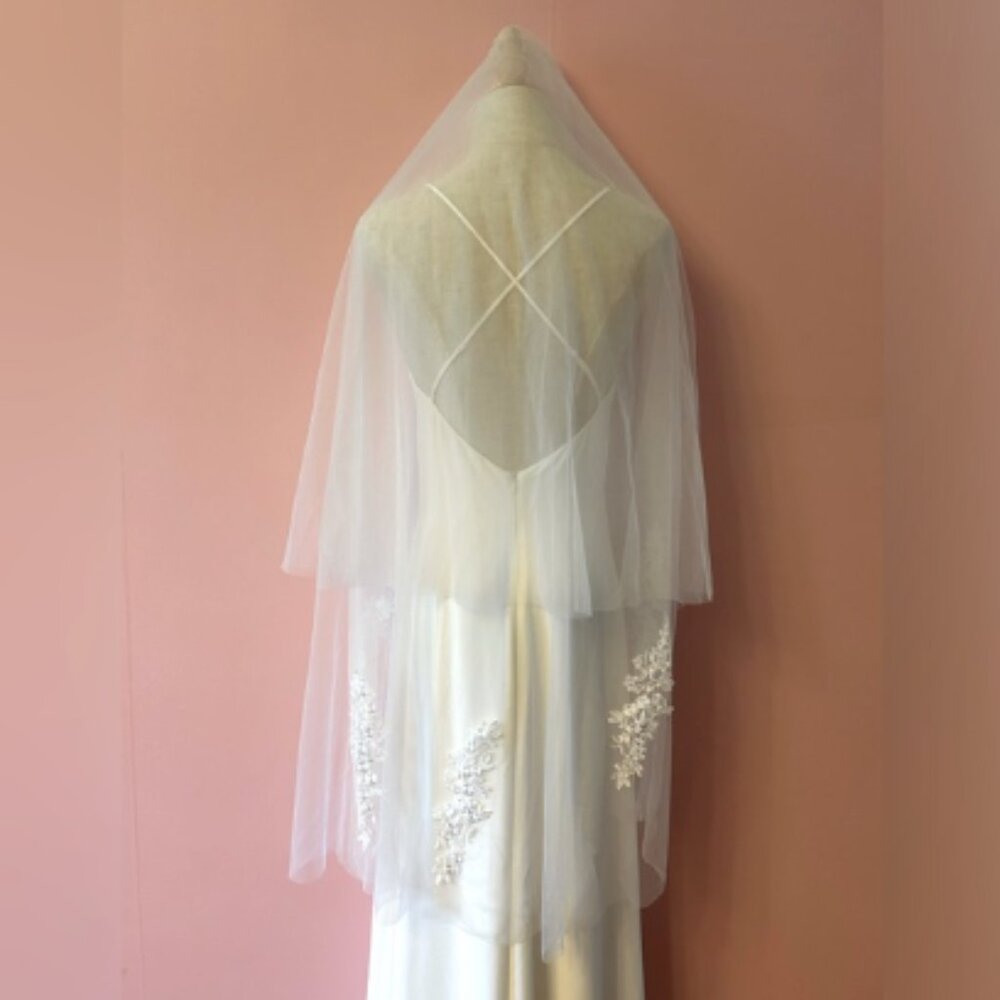 Floral Lace Wedding Veil with Comb Fingertip Length